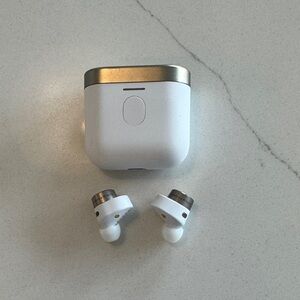 Bowers & Wilkins Canvas White Pi7 Earbuds